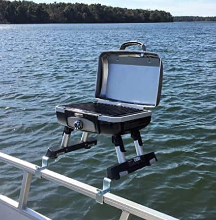 An image of the Cuisinart mounted boat grill with open view.