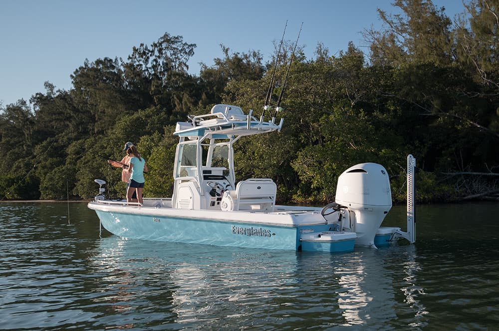 An image of the Everglades 243cc Center COnsole Bay Boat