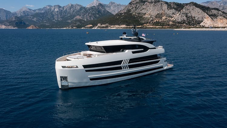 An image of the Lazzara Yachts 87